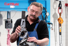 Education to qualified person for the inspection of manual hoists