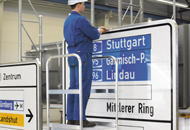 Education to qualified person for the inspection of ladders, steps and movable scaffolds